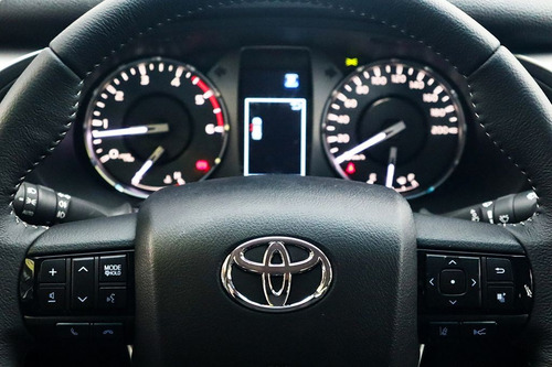 Toyota Hilux 2.8 D-4D TURBO CD SRX PLUS 4X4