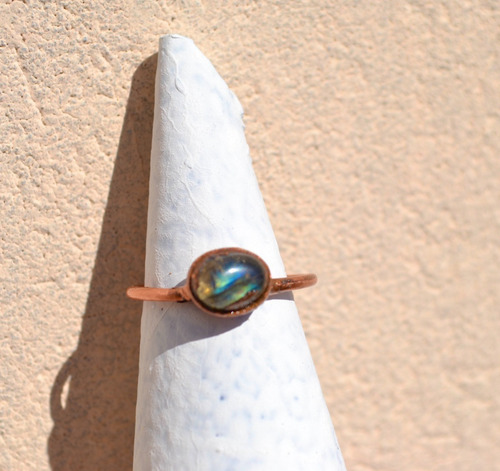 Imagen 2 de 7 de Anillo Solitario Labradorita, Cobre, Piedra Natural En Bruto