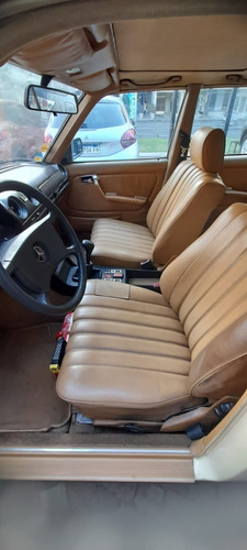 Imagen 11 de 18 de Mercedes Benz 250 4p 1979
