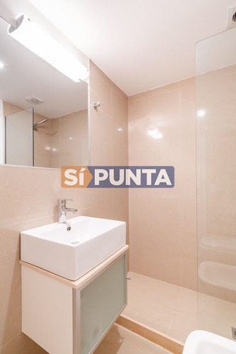 Imagen 25 de 28 de Apartamento De Tres Dormitorios En Suite En Venta Con Vista El Mar En Primera Línea Playa Brava