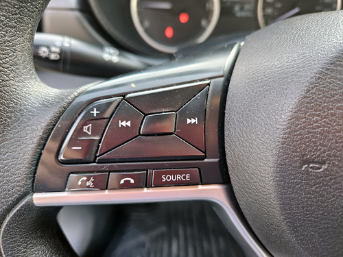 Nissan Versa 1.6 SENSE 4X2 RADIO TOUCH MT 4P