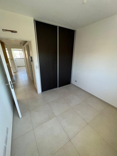Duplex En Venta A Estrenar De 4 Ambientes Carlos Croce 990 (banfield)