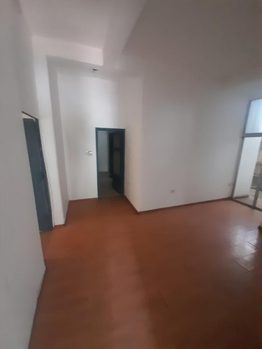 Inversión Inteligente Casa Con Patio, Cochera Y Posibilidad Comercial