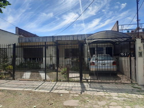 Imagen 1 de 9 de Casa Con 3 Dormitorios
