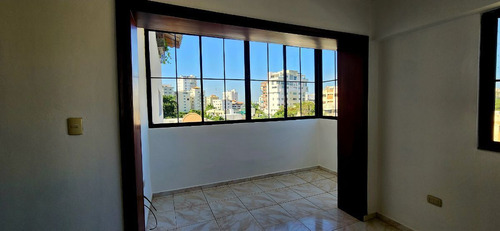 Amplio Apartamento De 3 Habitaciones Venta En Serralles