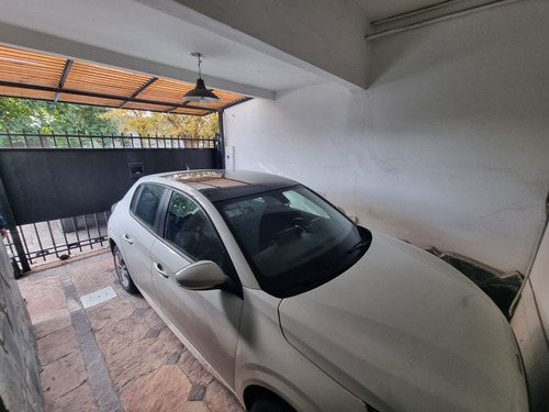 Venta Casa 5 Ambientes En Banfield Este