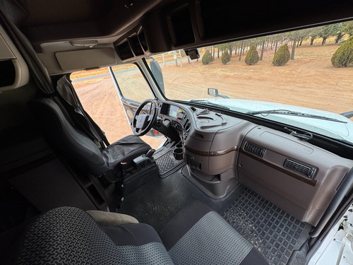 Tractocamión 2015 Volvo Vnl670 - D13 - Automático