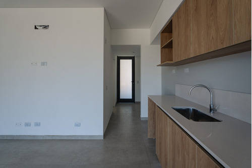 Townhouse En Alquiler En Luciérnagas 5 Ambientes