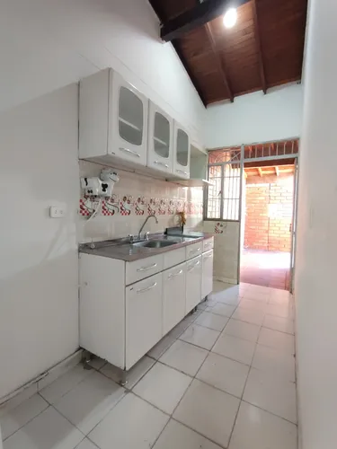 Casa En Arriendo En Prados Del Este. Cod A30234