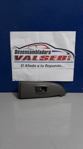 Control Sube Vidrio Trasero Derecho  Nissan Almera