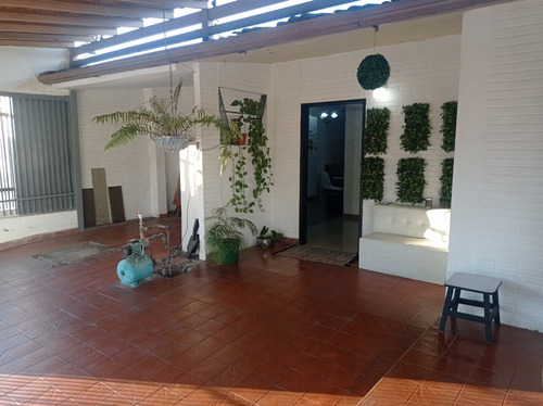 $# Carlina M. Vende Casa Remodelada En Cabudare, Cocina Moderna, #casaremodelada, #cocinamoderna, #casaenventa, #familyroom