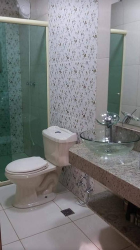Ela Tem: Garagem Salão E Área Comum Bem Grande. 1 Kitnete