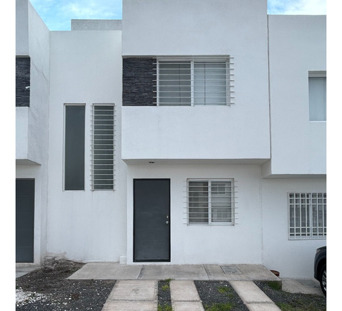Venta De Casa En Misión Del Parque 2 Recamaras 1.5 Baños