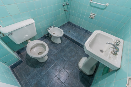 Imagen 20 de 30 de Venta Departamento Muy Luminoso De 4 Ambientes Con Dependencia En Balvanera