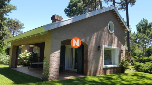Casa En Venta Y Alquiler, Lugano, Punta Del Este, 4 Dormitorios.- Ref: 208401