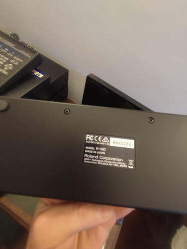 Roland V1hd Fhd Mixer De Video 220v (Usado)