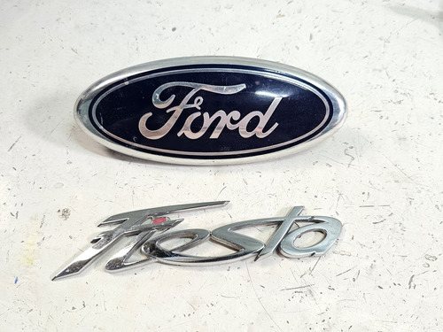 Emblemas De Cajuela Ford Fiesta Sedan 11-13 