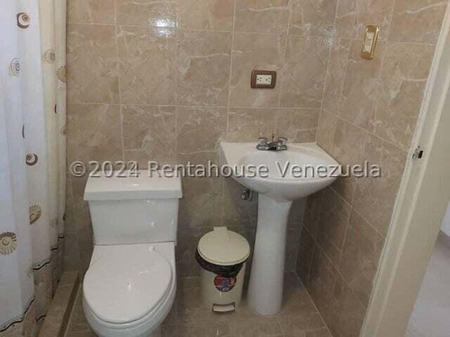 Apartamento En Alquiler, Colinas De La Tahona #24-26858