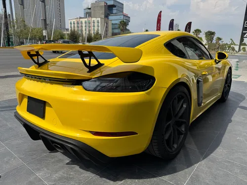 Porsche Gt4 Amarillo 2020