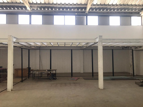 Arriendo De Bodega 700m2 Con Excelente Conexión En Santiago