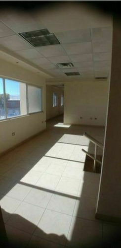Renta De Bodega Con Oficinas Y Estacionamiento, En Las Granj