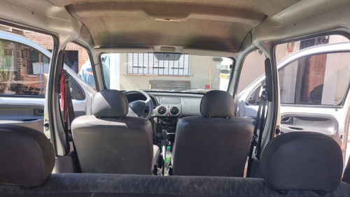 Imagen 10 de 15 de Renault Kangoo 2016 1.6 Furgon Ph3 Confort 5as Lc