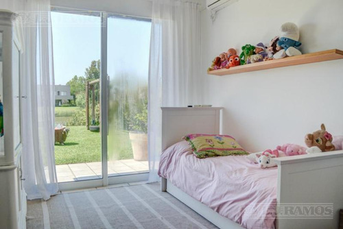 Casa A La Laguna Central Con 3 Dormitorios En Venta En Santa Barbara