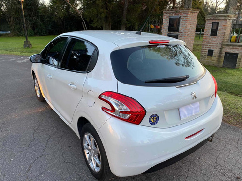 Imagen 6 de 14 de Peugeot 208 1.5 Allure Touchscreen 2015