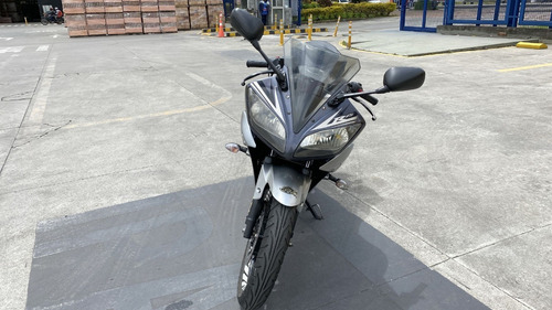 Imagen 2 de 13 de Yamaha R15