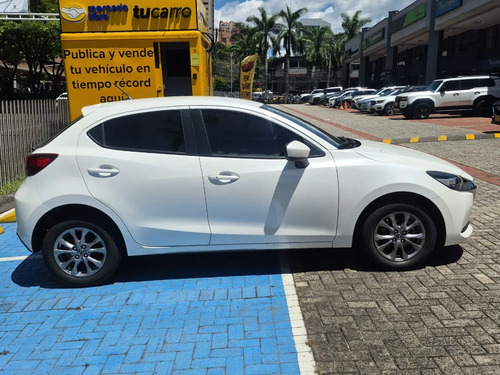 Mazda 2 1.5 Touring At 4x2
