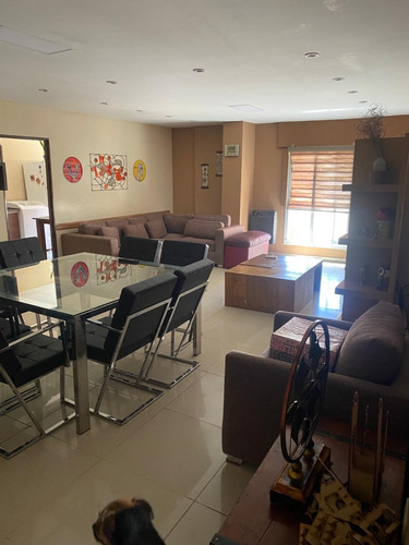 Departamento Céntrico De Amplias Dimensiones,con Cochera, Baulera Y Terraza Exclusiva
