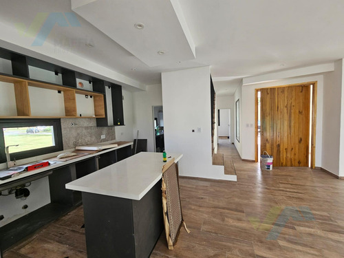 Casa En Venta 6 Ambientes - Barrio Cerrado Santo Tomás -