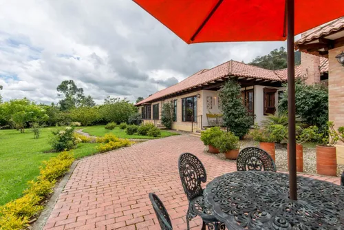 Casa En Venta En Llano Grande. Cod V2472