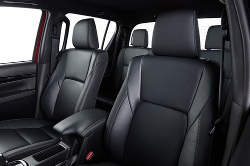 Imagen 6 de 15 de Hilux 4x4 D/c Srv 2.8 Tdi 6 M/t Marzo 2023