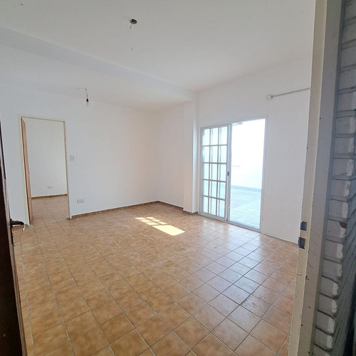 Venta Ph 2amb Con 2 Patios, Sin Expensas, Flores