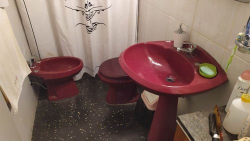 Sólida Casa En Agradable Entorno