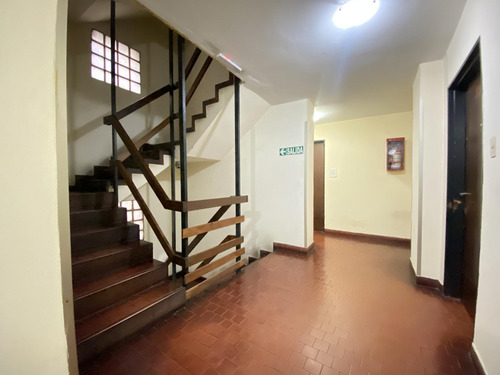 Departamento En El Centro En Venta De 1 Dormitorio Con Balcón Desocupado