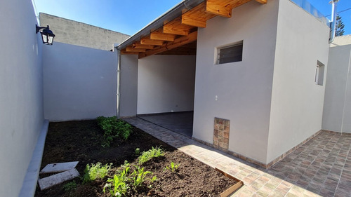 Imagen 14 de 19 de Venta De Casa 3 Ambientes En Caseros, Tres De Febrero