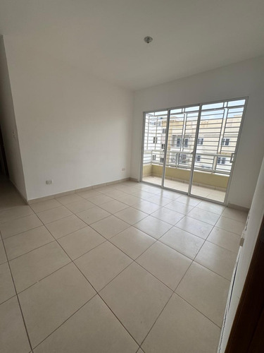 Alquiler De Apartamento En La Autopista De San Isidro 4to Piso Con Terraza.