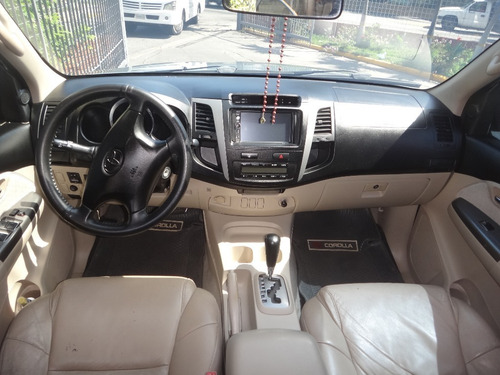 Imagen 9 de 13 de Toyota Fortuner Sr5 Automatica 4x2