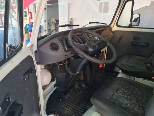 Imagem 6 de 10 de Volkswagen Kombi Furgao