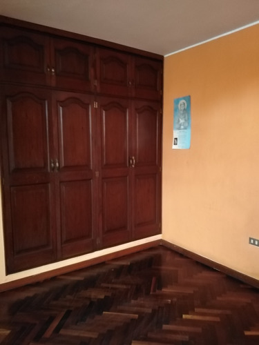 Casa Bien Ubicada 3 Pisos C/ Aires P/2 Pisos