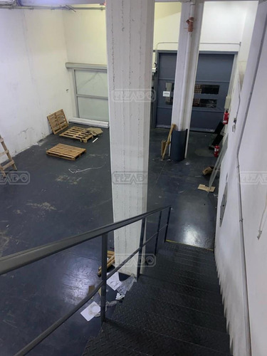 Edificio En Block En Balvanera, Capital Federal. Impecable. Habilitado Para Venta Mayorista Y Droguería. Ideal Sistema De Salud Y Alimentación