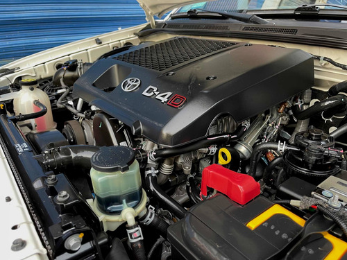 Toyota Hilux 3.0 Cd Srv Cuero 171cv 4x4 5at 2014