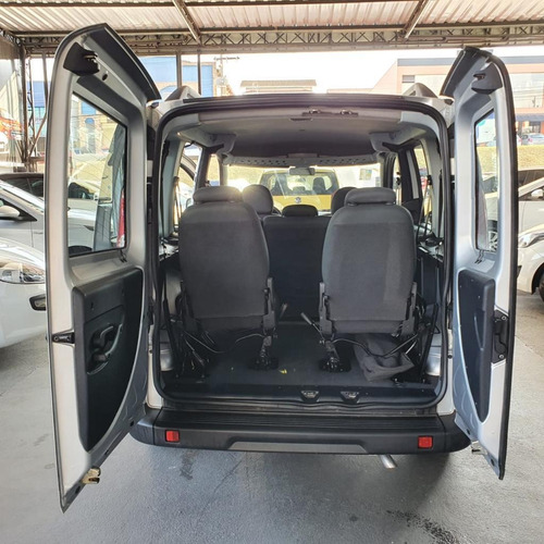 Imagem 13 de 15 de Doblo Essence 1.8 Flex 16v 5p