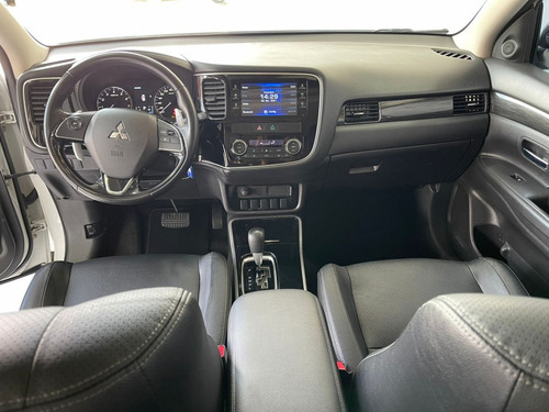 Imagem 8 de 14 de Mitsubishi Outlander 3.0 Gt 4x4 V6 24v Gasolina 4p Automát