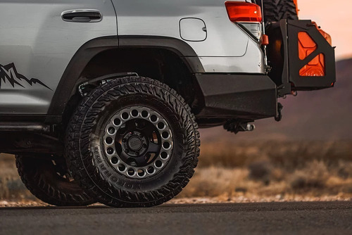 Rines Black Rhino Odessa 18x9.5 5/127 Jeep Jk Jl Sahara Wran Color Negro Maquinado