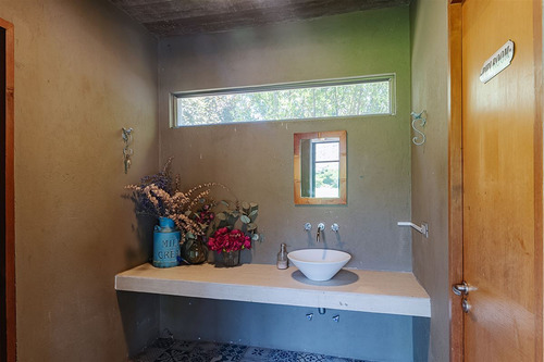 Casa En Venta De 8 Dorm. En Colina