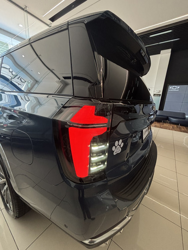 Chevrolet Suburban 5.3 High Country 4X4 At