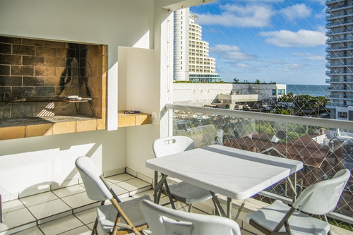 Imagen 2 de 18 de Apartamento De 3 Dormitorios Con Parrillero En Venta, Edif. Cap Breton. Playa Mansa.